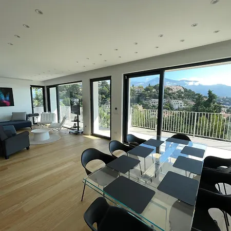 Villa S